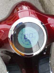 MEL-rot-bestes-elektromotorrad-2026-display